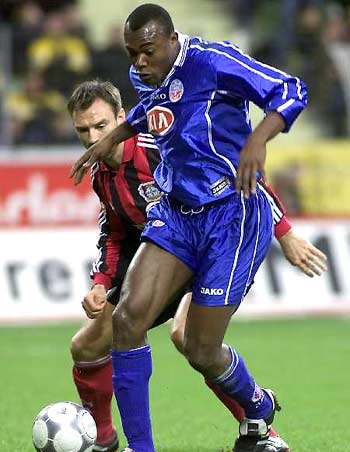 背後有一定 背後有一定